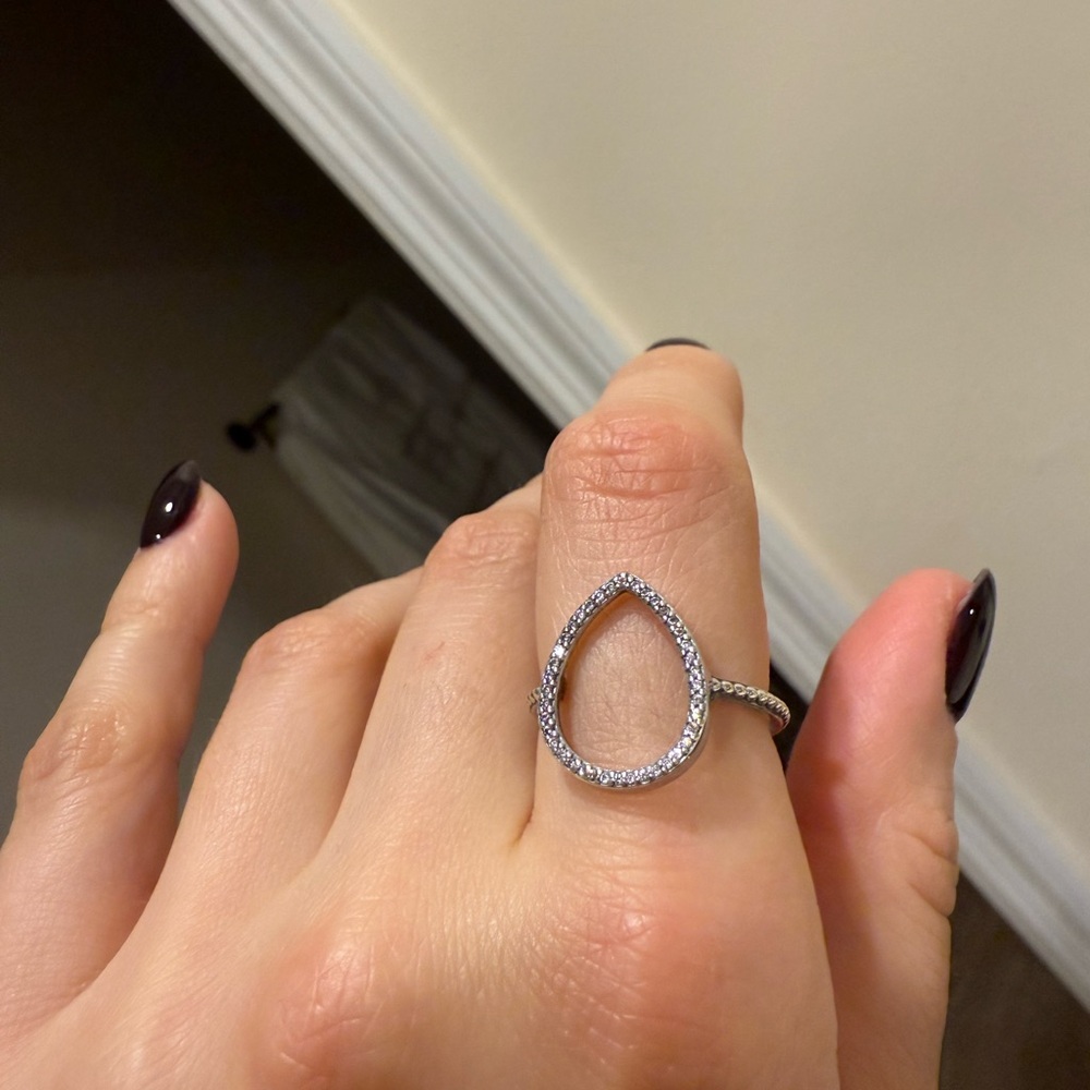 PANDORA Teardrop silhouette ring